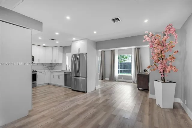 $624,700 | 181 Southwest 76th Terrace, Margate, FL 33068