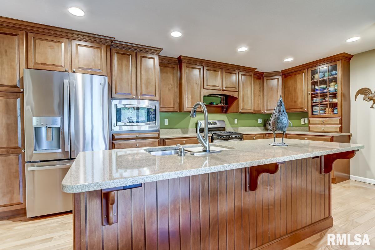 24 Ross Drive Springfield, IL 62711 - Photo 8 of 45 Gallery Image 8