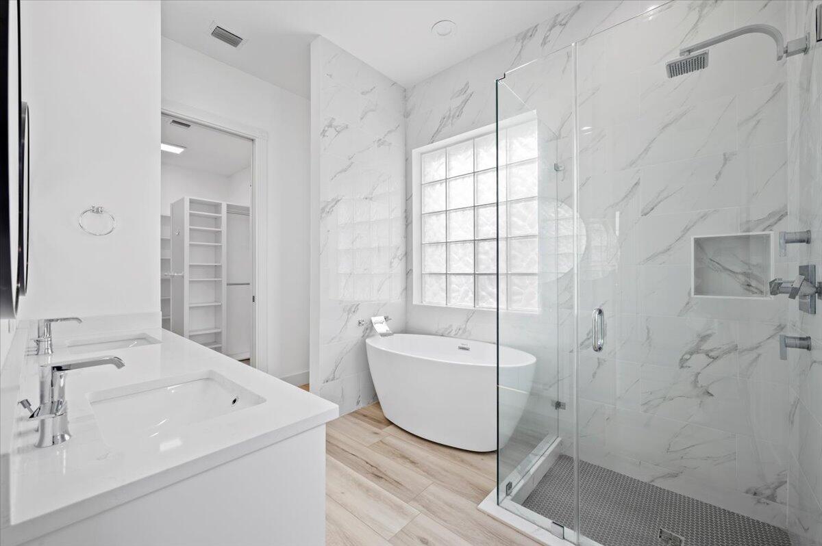 214 Barbados Drive Jupiter, FL 33458 - Photo 17 of 39 17