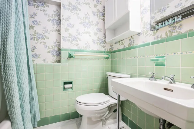 $749,000 | 1761 Chevy Chase Boulevard, Kalamazoo, MI 49008