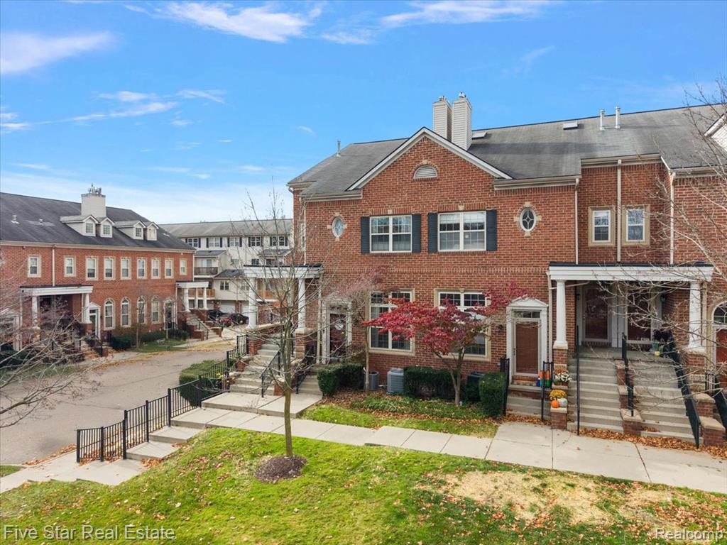 16924 Farmington Road, Unit 93 Livonia, MI 48154 - Photo 6 of 60 Gallery Image 6
