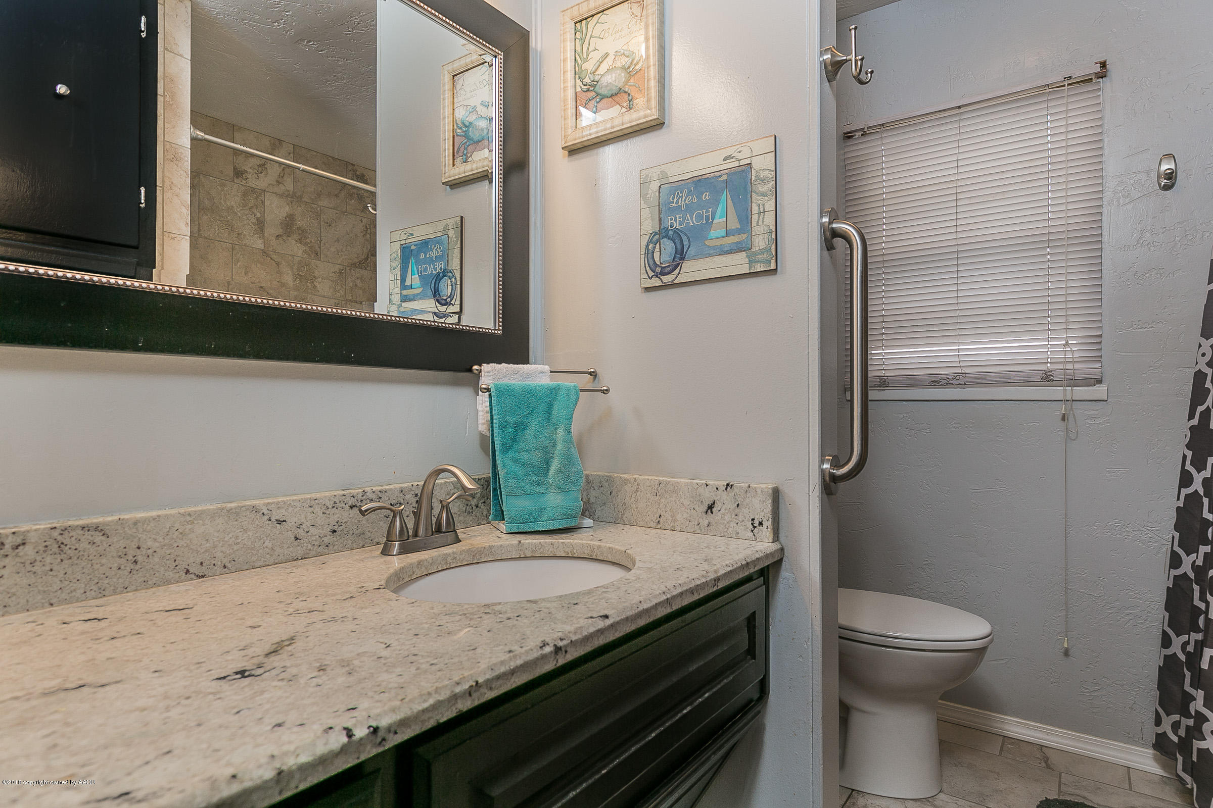 5123 South Bonham Street Amarillo, TX 79110 - Photo 4 of 22 013_Hall Bathroom