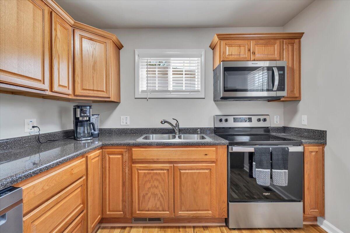 1101 Gearhart Road Southeast Roanoke, VA 24014 - Photo 7 of 24 07-MIB03957