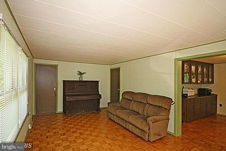 3510 Danville Road Brandywine, MD 20613 - Photo 6 of 26 Living Room