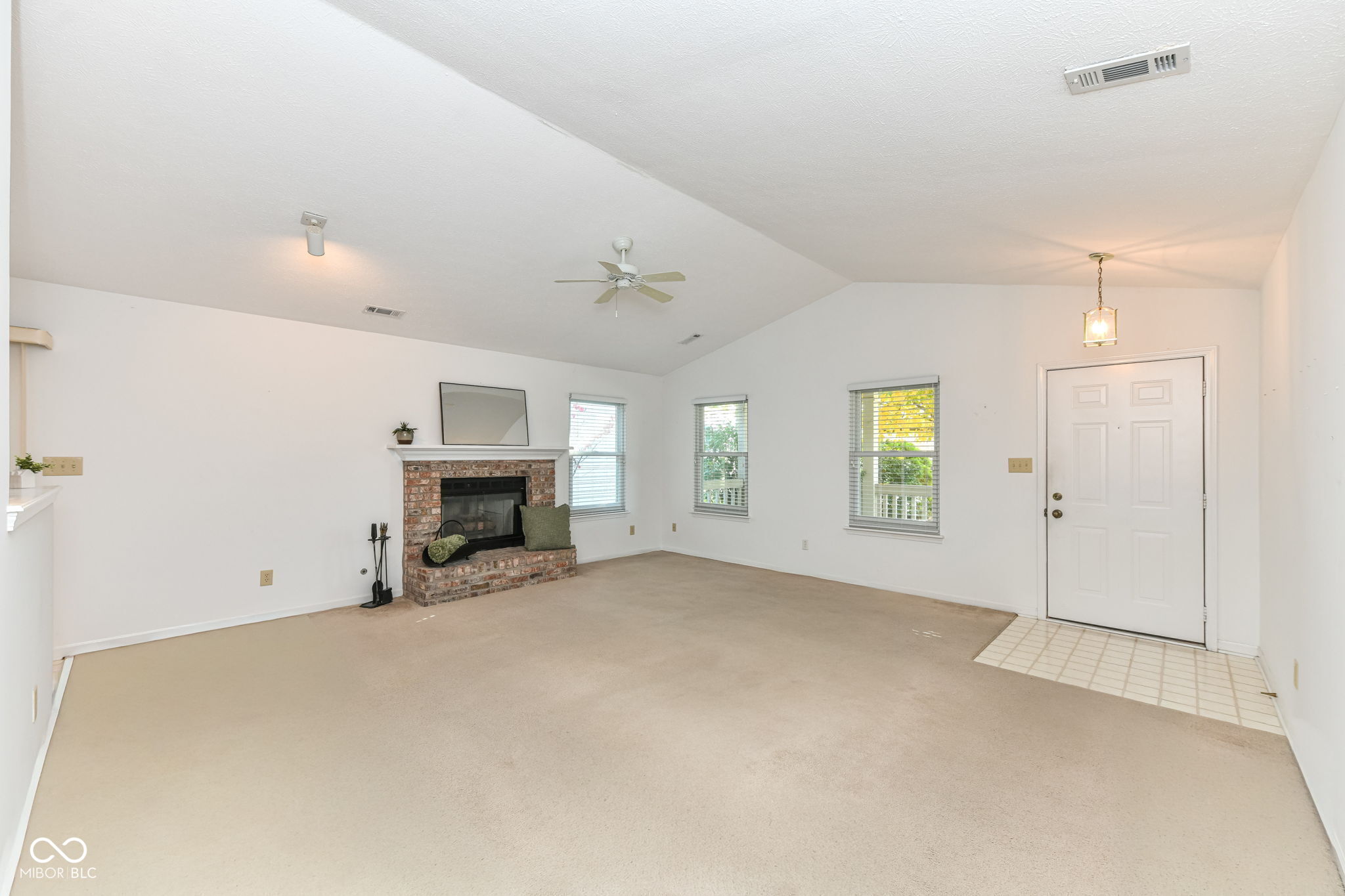 9237 Crossing Drive Fishers, IN 46037 - Photo 2 of 16 Gallery Image 2