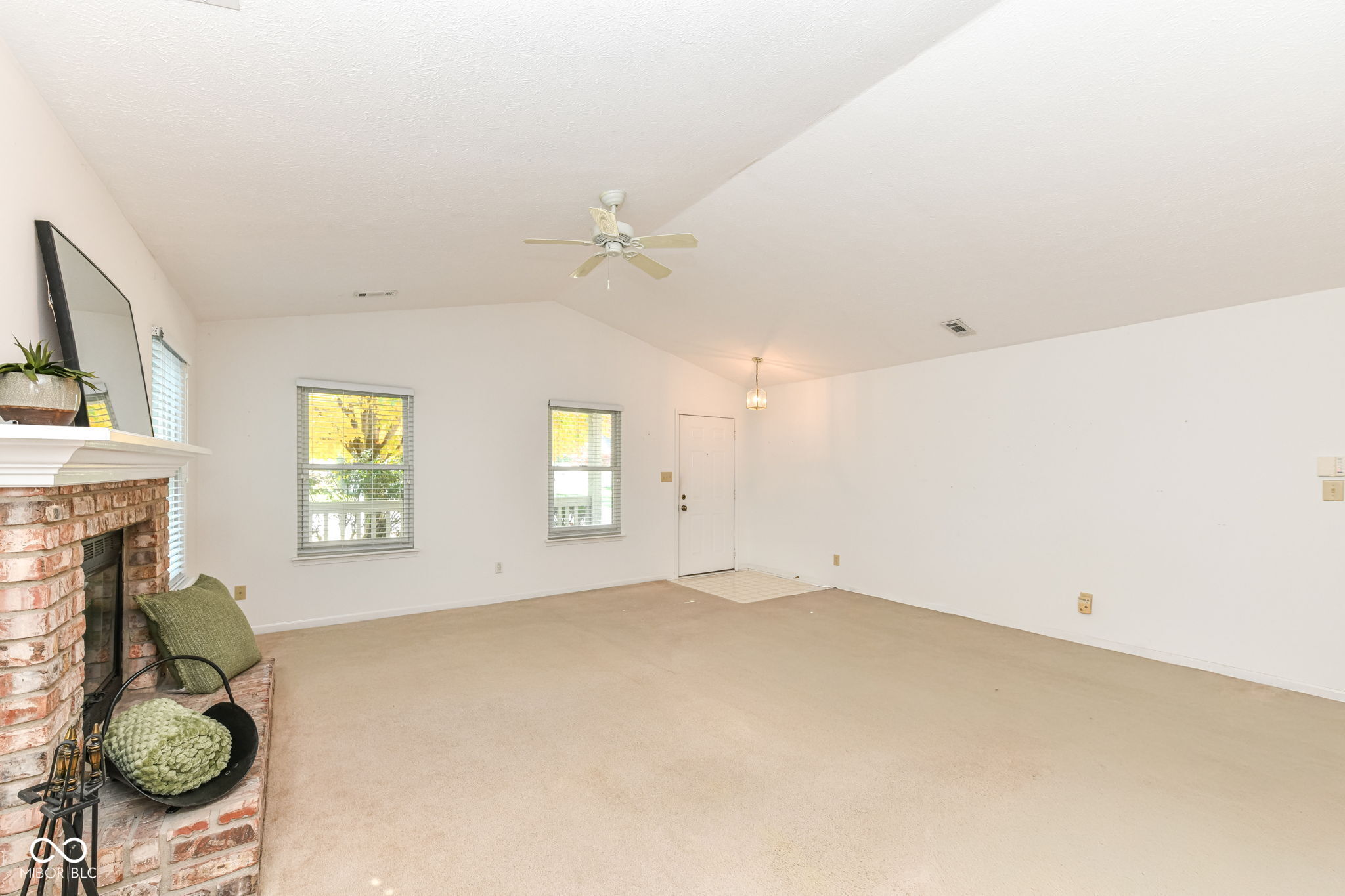 9237 Crossing Drive Fishers, IN 46037 - Photo 3 of 16 Gallery Image 3