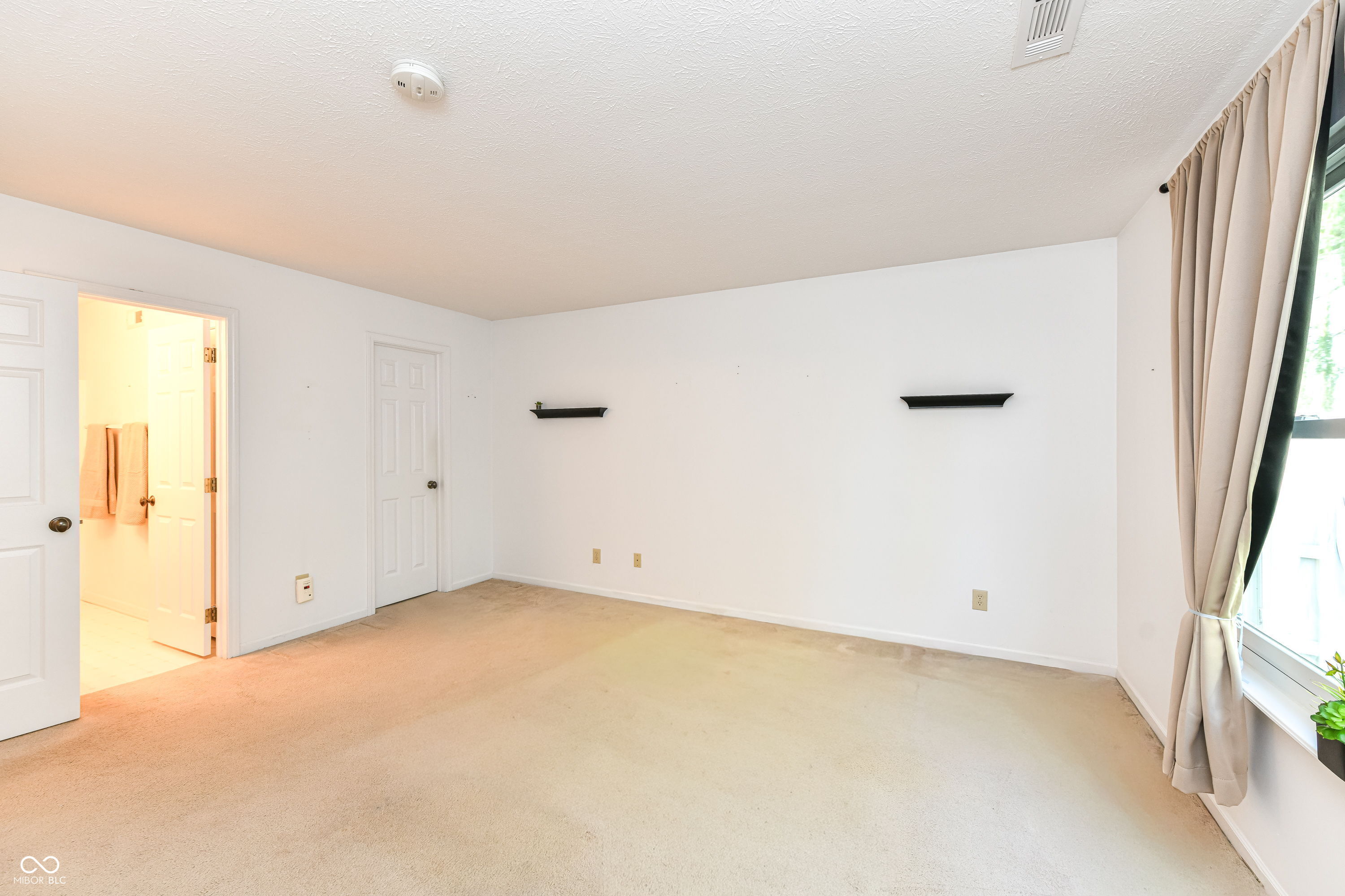9237 Crossing Drive Fishers, IN 46037 - Photo 8 of 16 Gallery Image 8