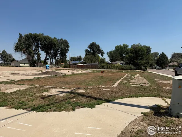a view of a tennis court