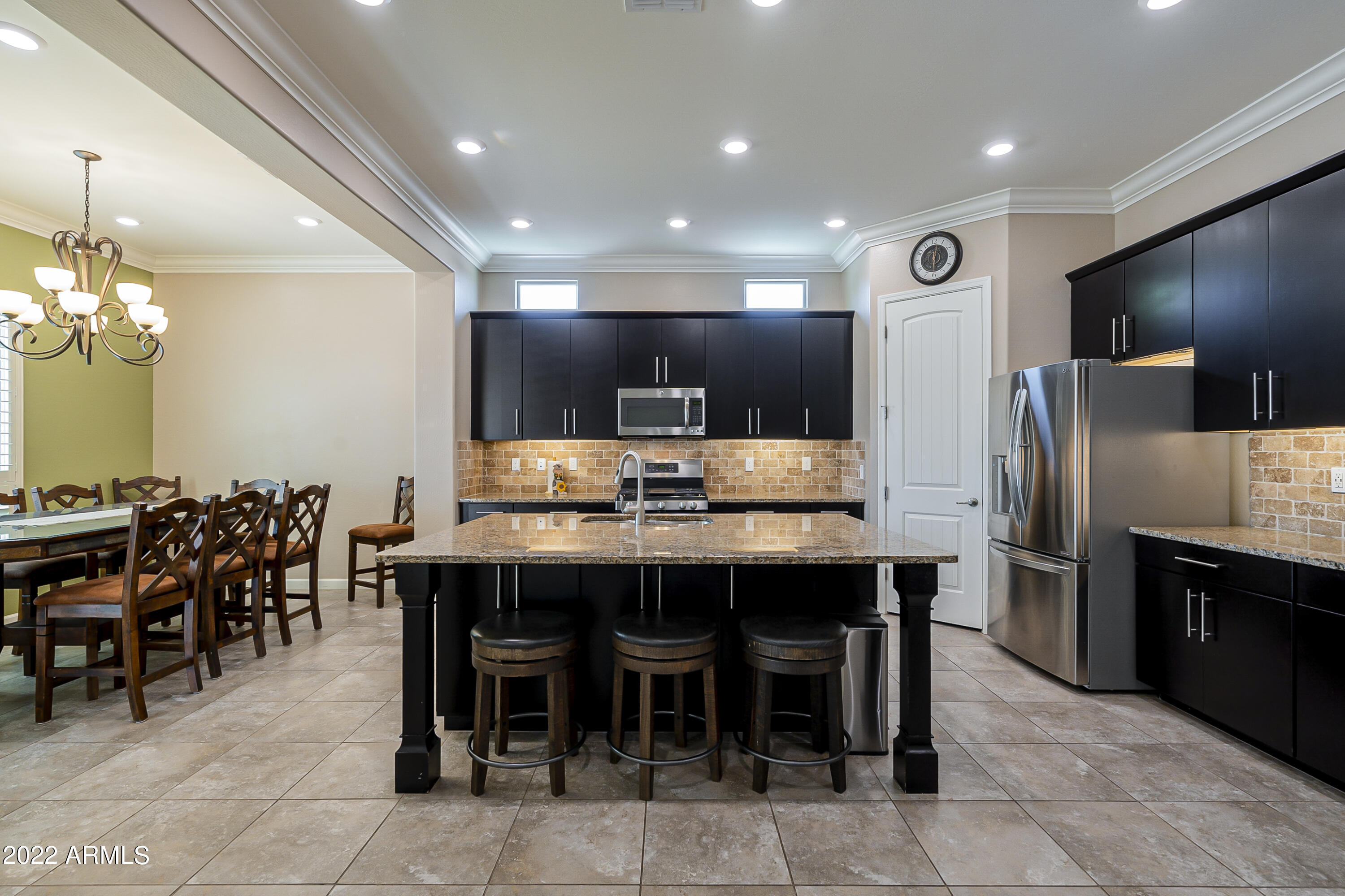 1151 East Reliant Street Gilbert, AZ 85298 - Photo 11 of 68 BEAUTIFUL KITCHEN WITH ACCENT WINDOWS