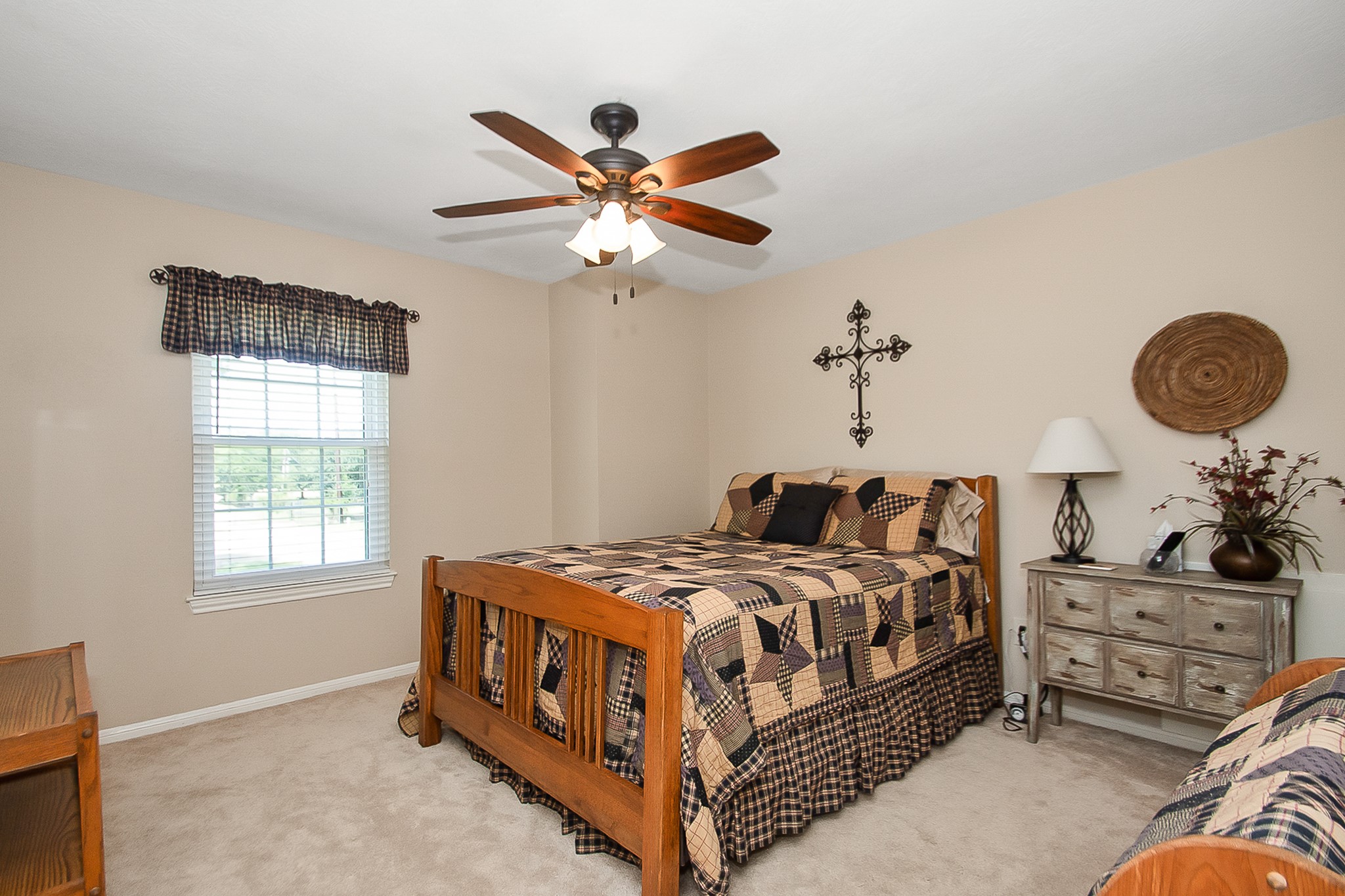 9112 Pilgrim Circle Rosharon, TX 77583 - Photo 22 of 32 Second floor bedroom #2