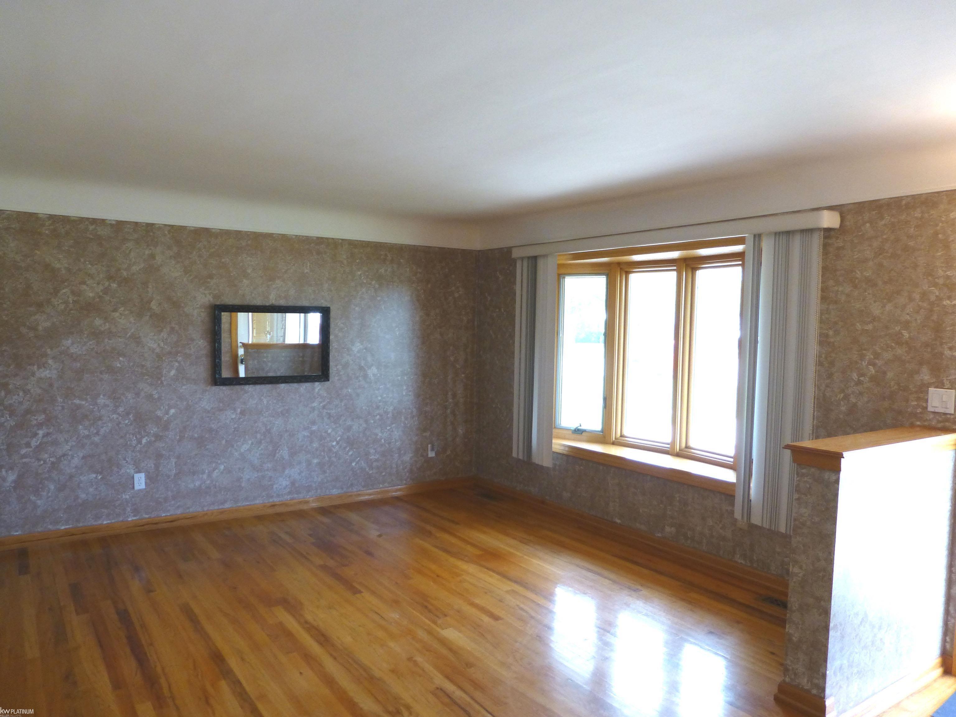 30029 Hayes Road Warren, MI 48088 - Photo 20 of 45 50124342-19.JPG