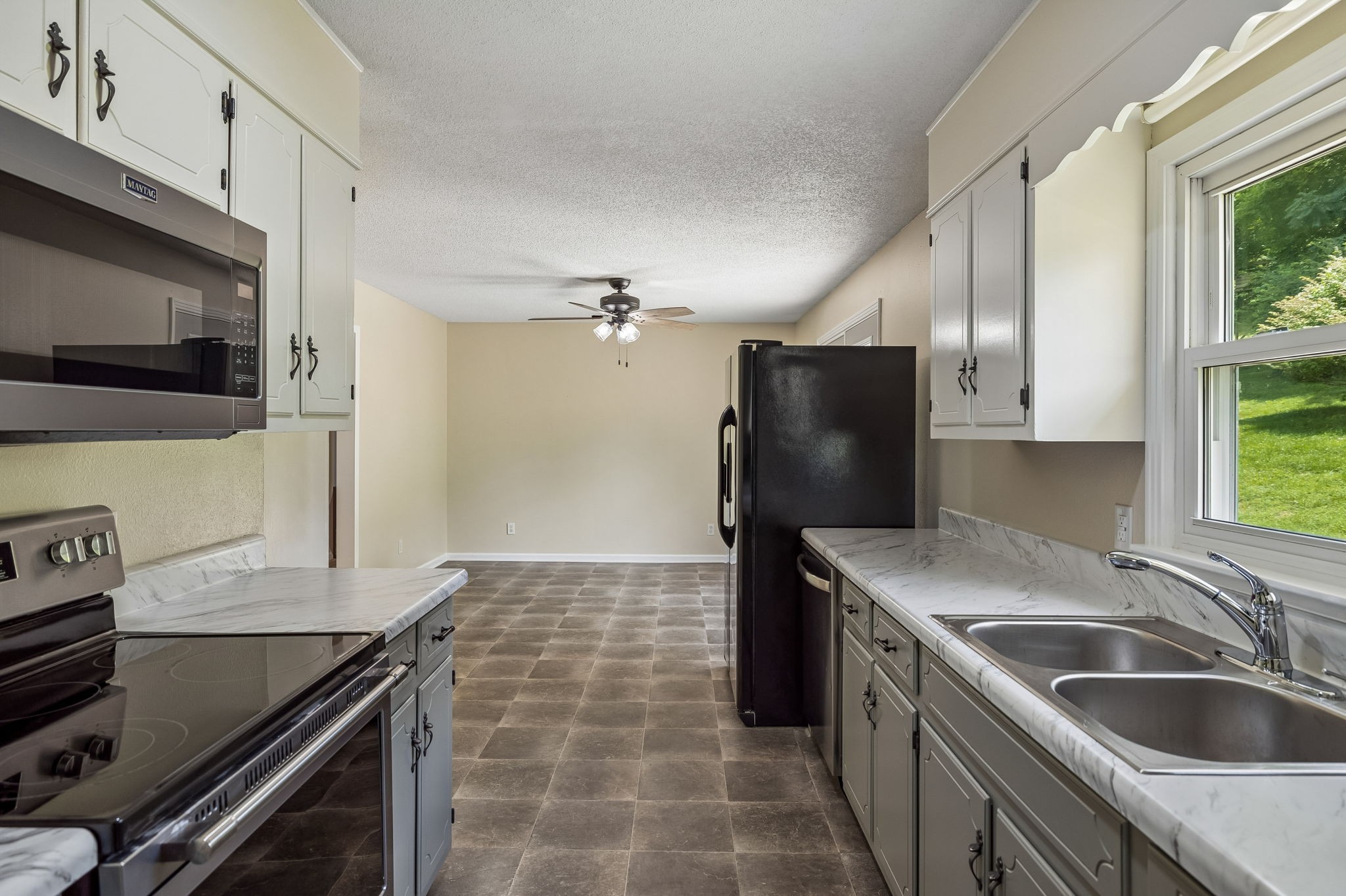 14 Morris Lane Carthage, TN 37030 - Photo 22 of 31 a kitchen with granite countertop a sink stove and refrigerator