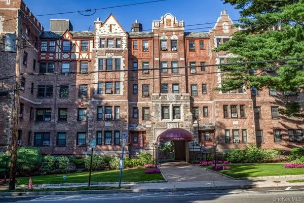 $2,500 | 23 Old Mamaroneck Road, Unit 3E, White Plains, NY 10605