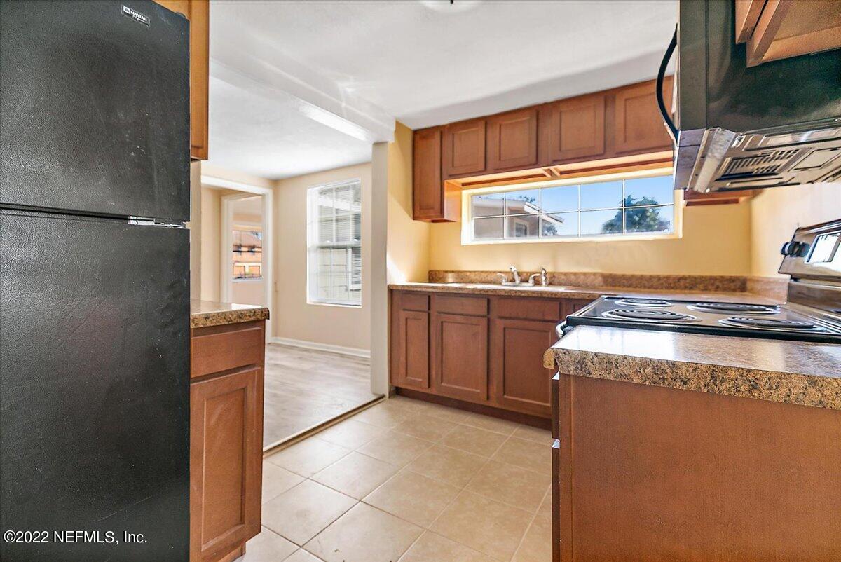 6330 Smallwood Road Jacksonville, FL 32216 - Photo 9 of 20 09-Kitchen (2) (1)