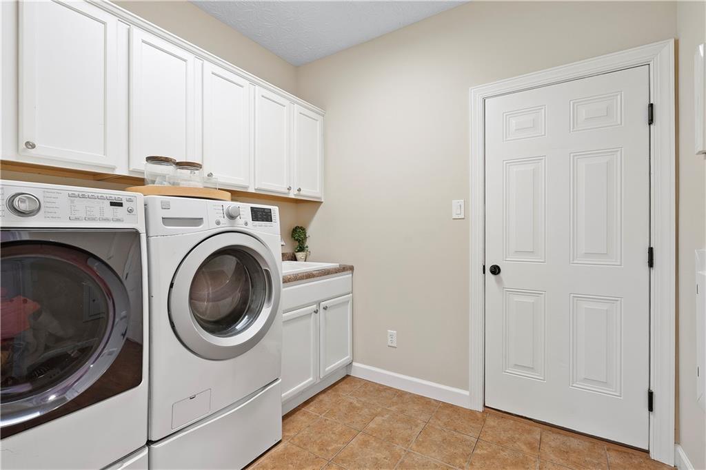 192 Baldwin Road Carnegie, PA 15106 - Photo 7 of 50 a utility room with dryer and washer
