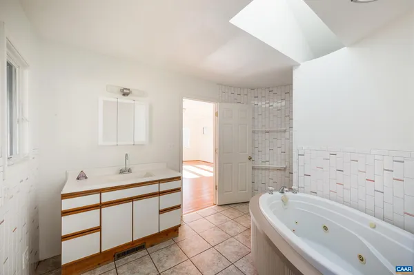 $825,000 | 2288 Lexington Turnpike, Amherst, VA 24521