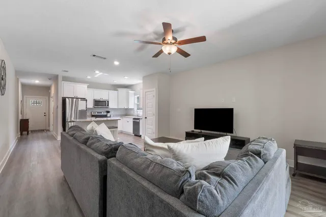 $2,250 | 5087 San Pedro Court, Milton, FL 32583