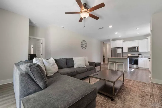 $2,250 | 5087 San Pedro Court, Milton, FL 32583