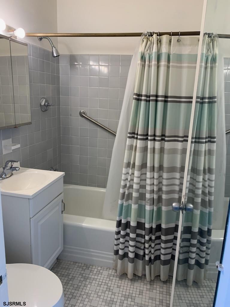 101 South Raleigh Avenue, Unit 613 Atlantic City, NJ 08401 - Photo 5 of 8 a bathroom with a sink toilet and shower