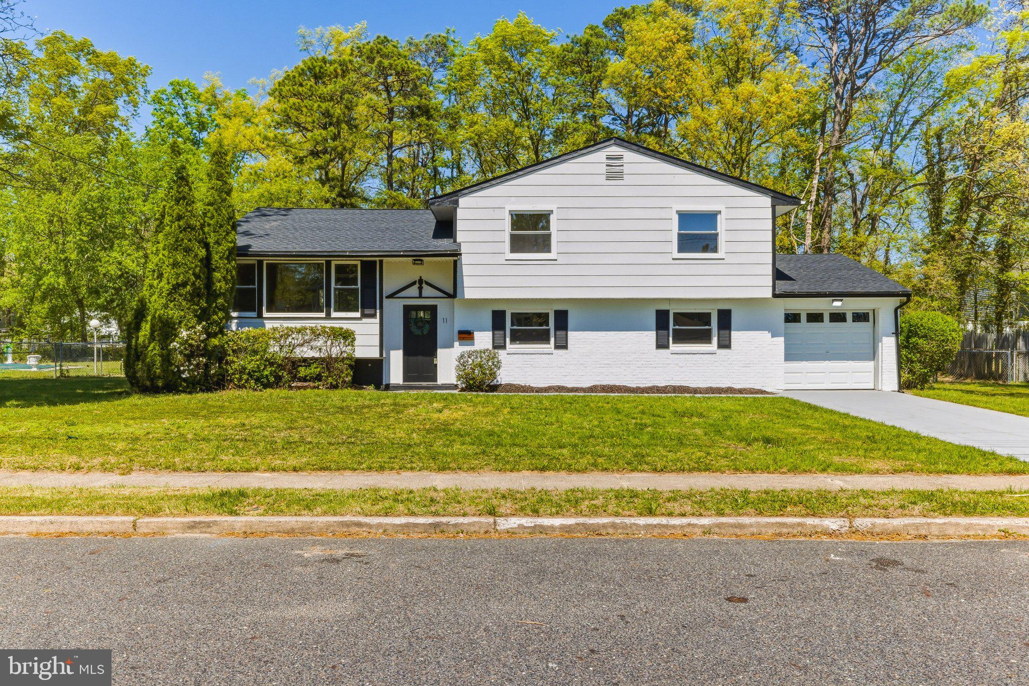 11 Yale Road Atco, NJ 08004 - Photo 2 of 20 a front view of a house with a yard table and chairs