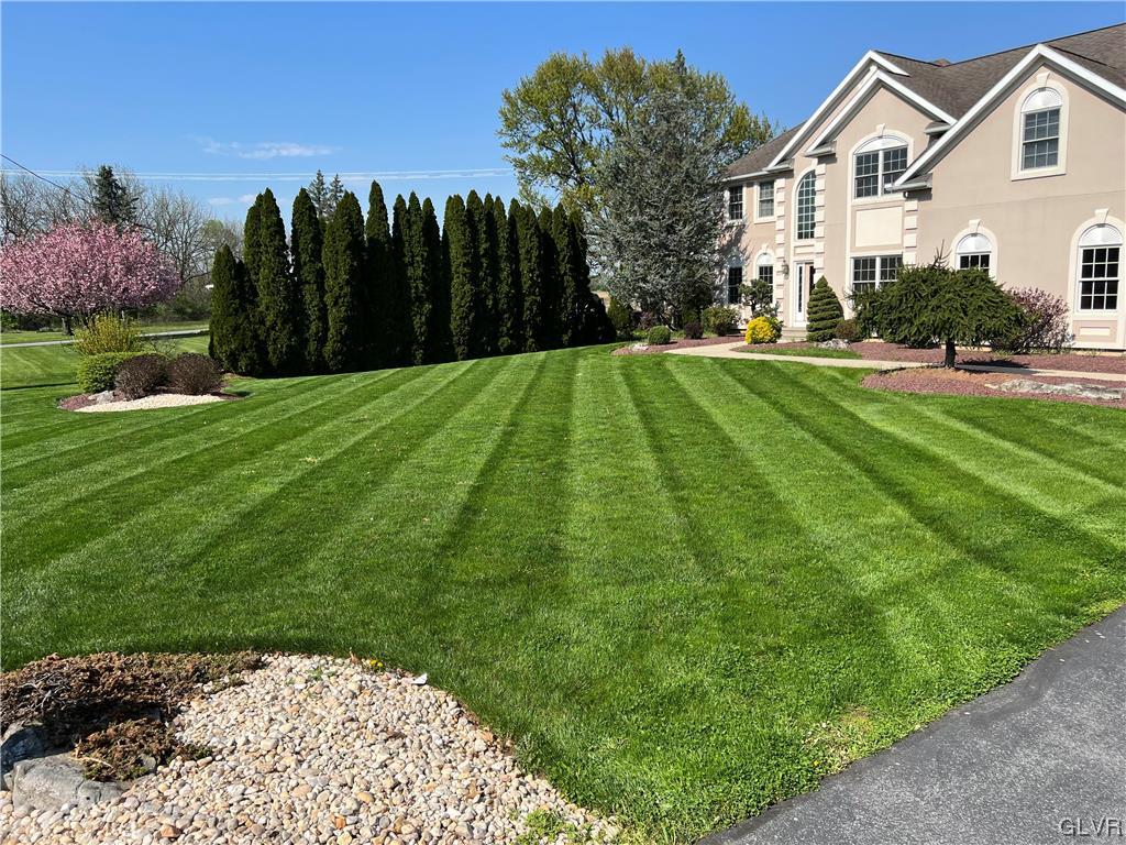 530 Daniels Road Nazareth, PA 18064 - Photo 3 of 49 Gallery Image 3