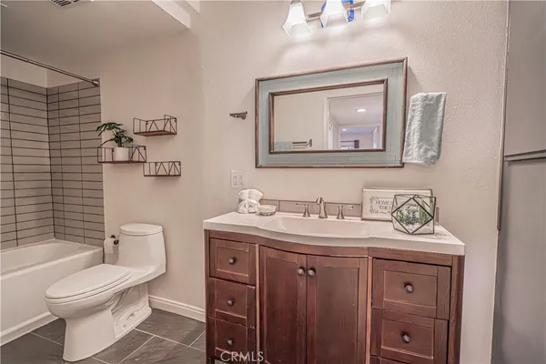 $400,000 | 1342 East Hillcrest Drive, Unit 17, Thousand Oaks, CA 91362