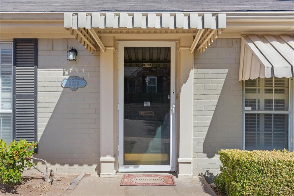 5226 Lake Shore Drive Waco, TX 76710 - Photo 3 of 25