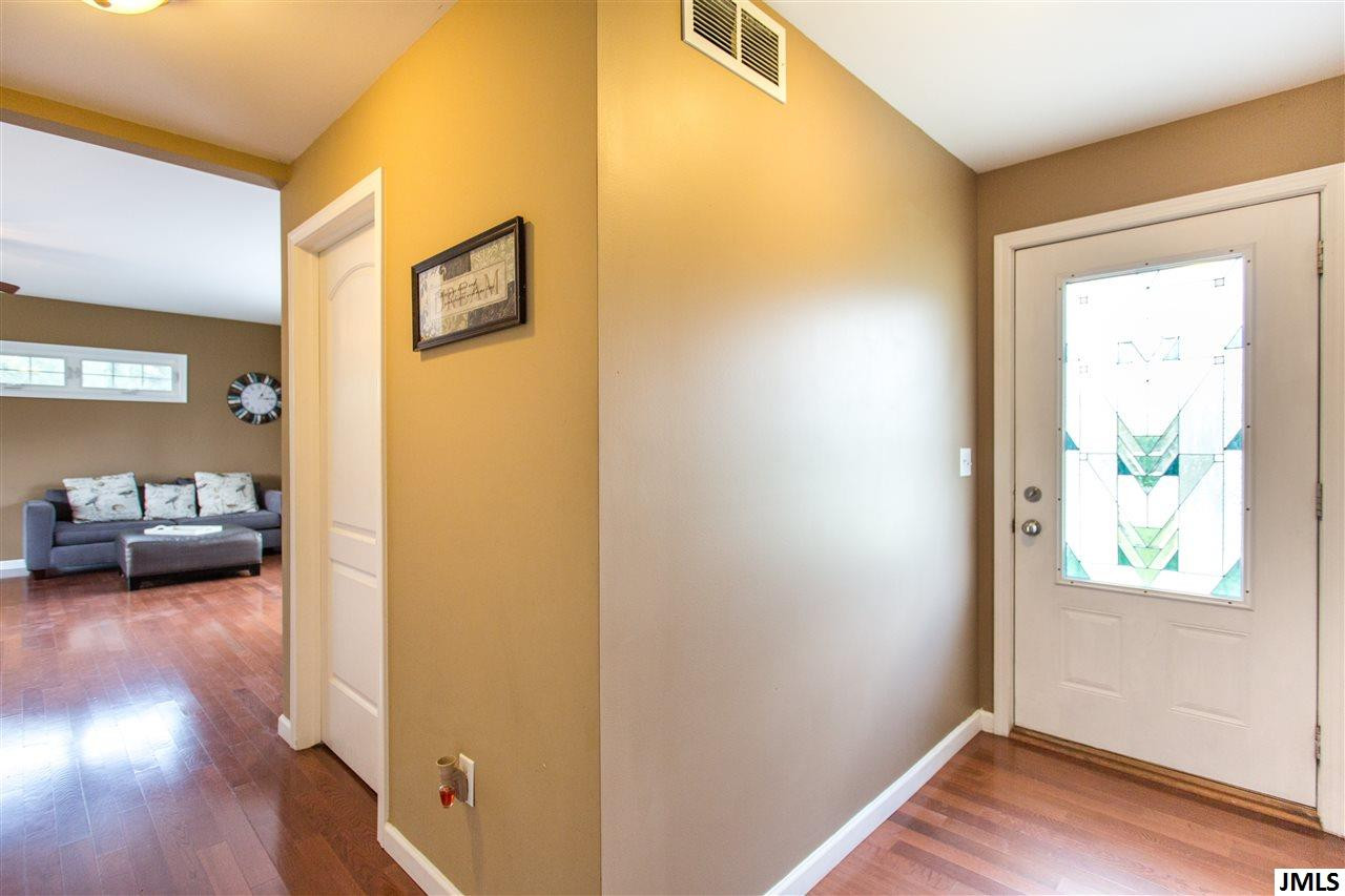 5001 Donnely Road Jackson, MI 49201 - Photo 2 of 27 Welcome.Relax.Enjoy!