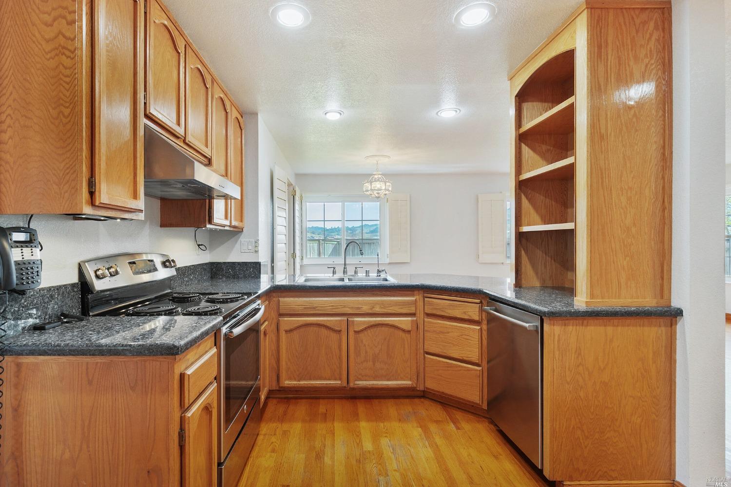 677 Connie Street Santa Rosa, CA 95407 - Photo 10 of 54 Gallery Image 10