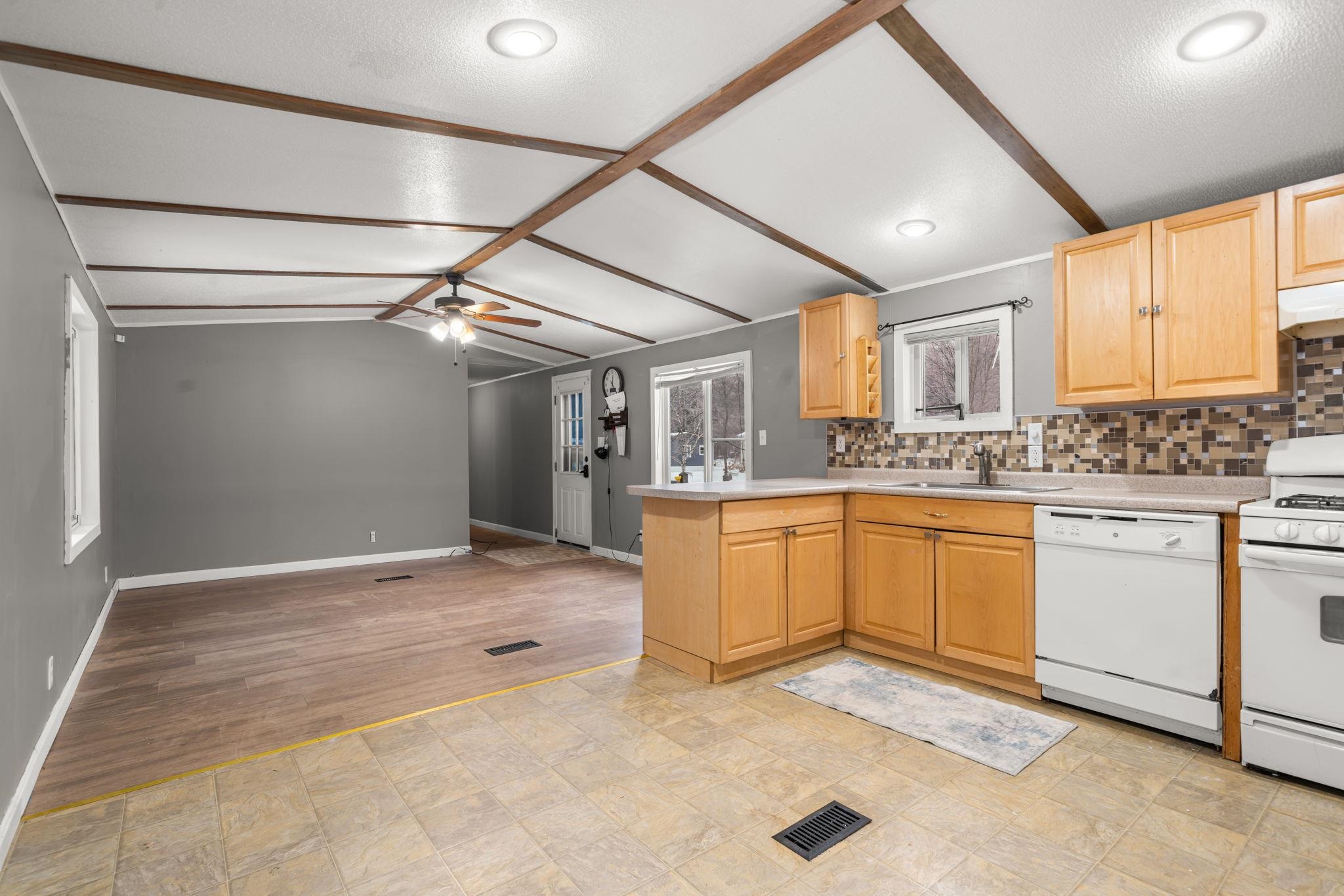 86 Martin Road Deering, NH 03244 - Photo 7 of 31