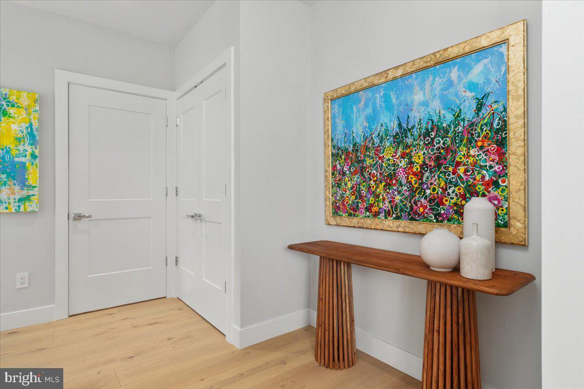 2841 Edgelea Road Vienna, VA 22181 - Photo 6 of 67 Gallery Image 6