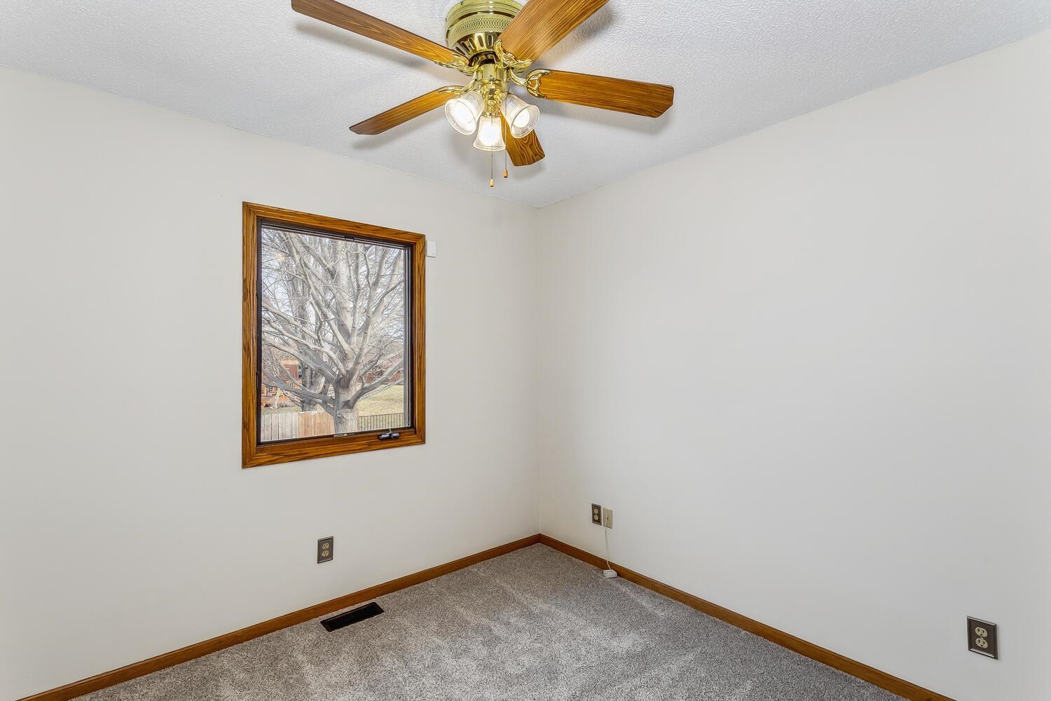 422 South Limuel Street Wichita, KS 67235 - Photo 13 of 26