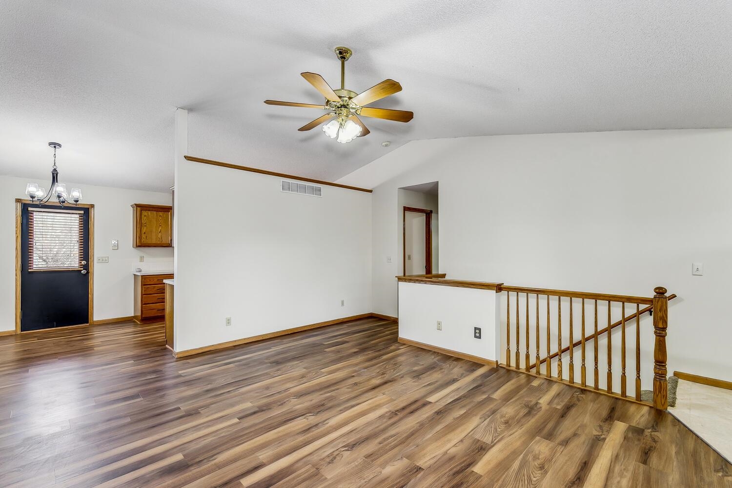 422 South Limuel Street Wichita, KS 67235 - Photo 4 of 26