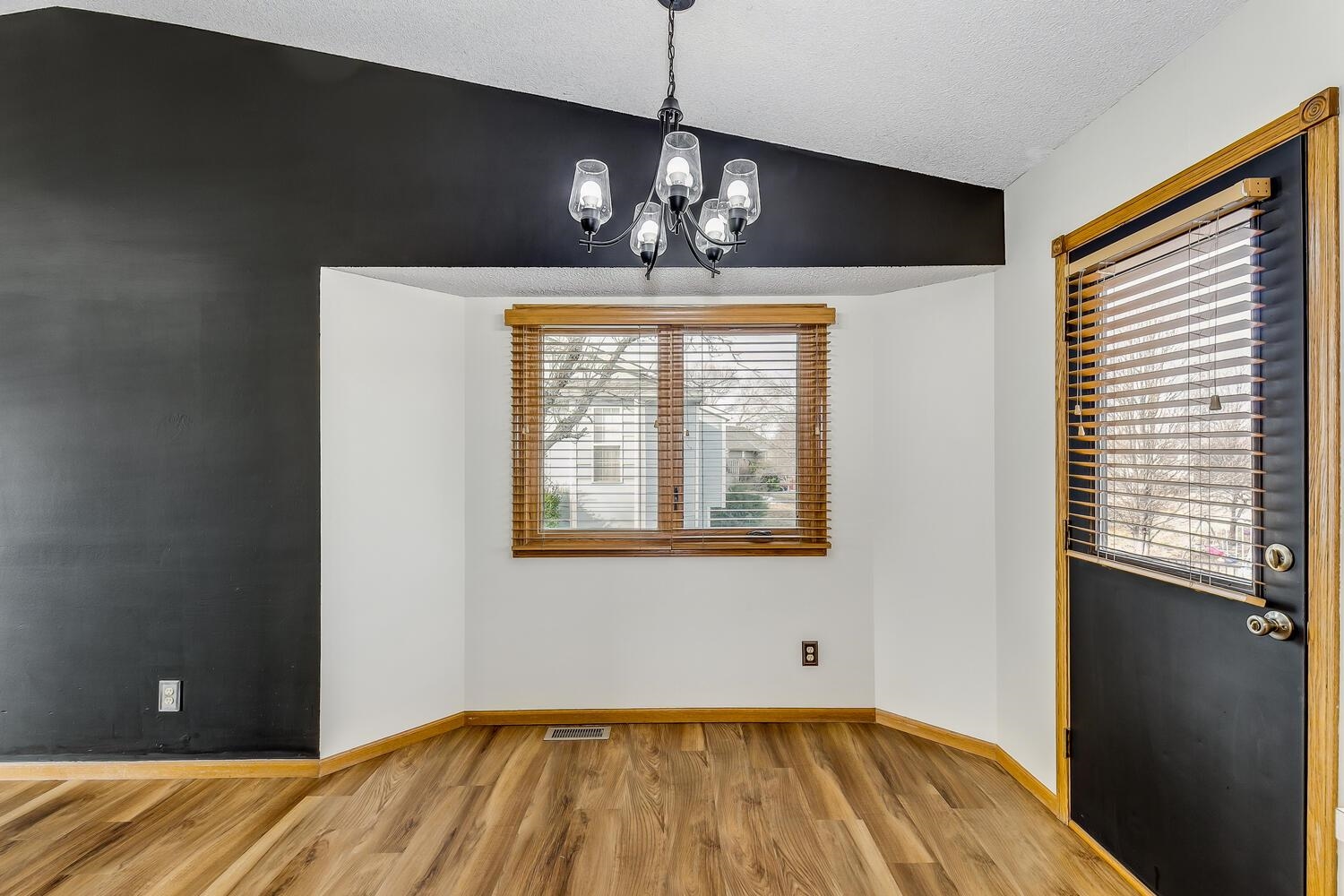 422 South Limuel Street Wichita, KS 67235 - Photo 6 of 26