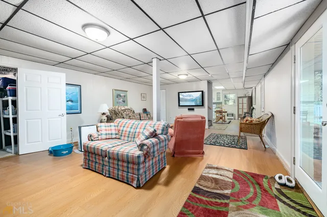 a view of a house with a yard and plants