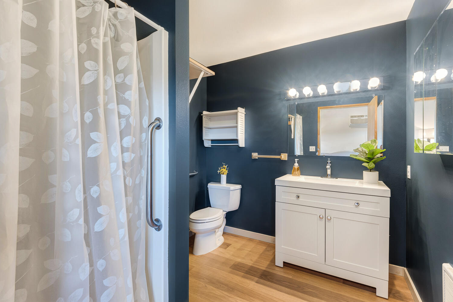 65980 Cline Falls Road Bend, OR 97703 - Photo 27 of 40 ADU bathroom