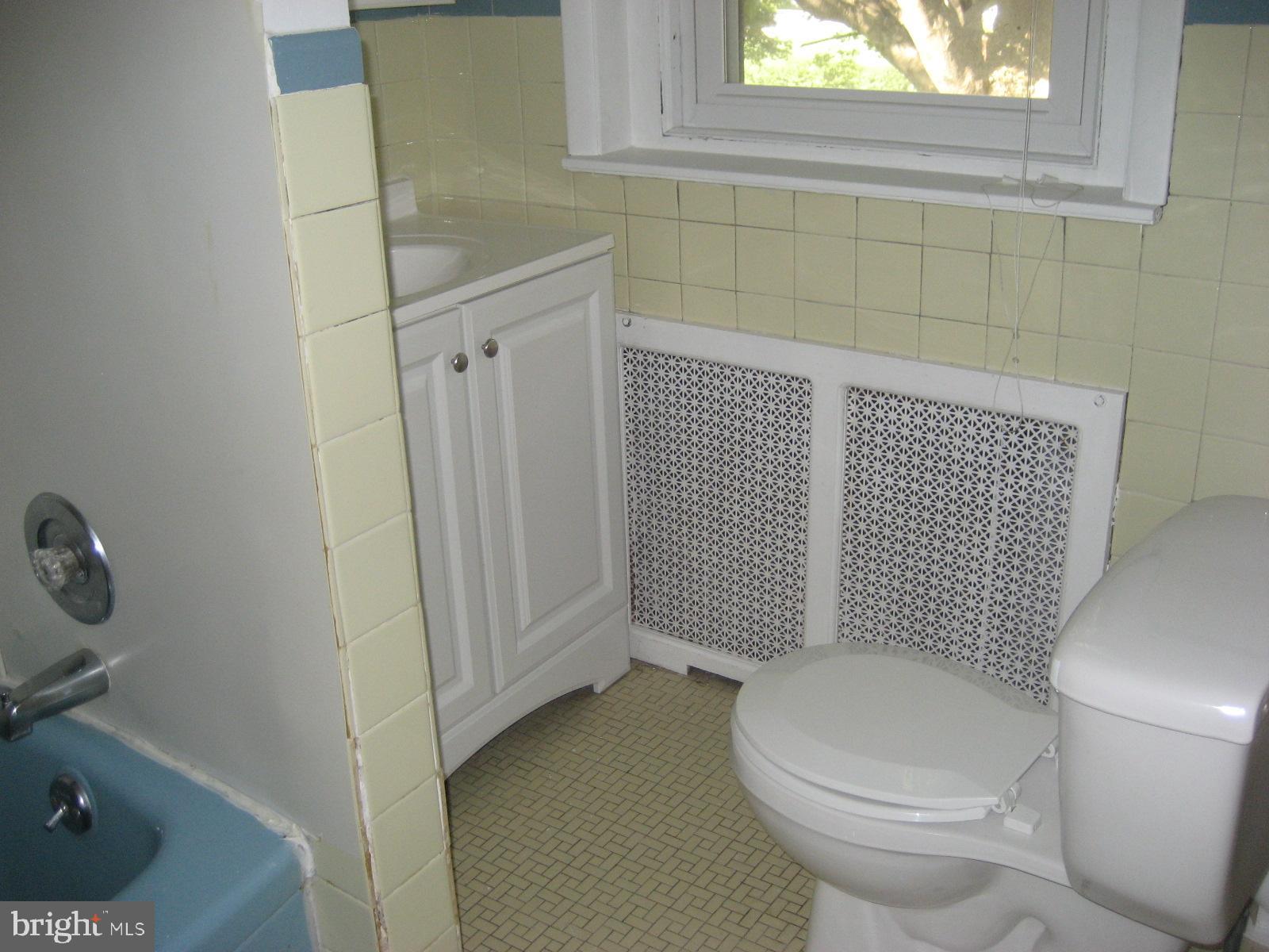 100 Grandview Road Ardmore, PA 19003 - Photo 6 of 11 Primary Bath