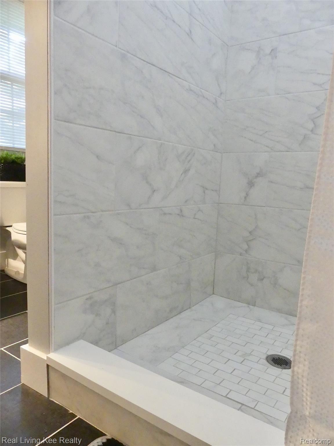 2889 Alexander Street Rochester, MI 48309 - Photo 15 of 30 Master shower