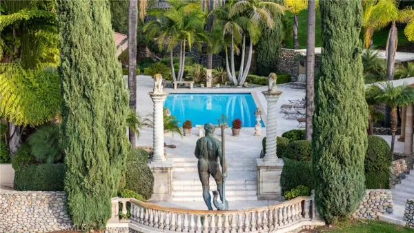 a living room with lots of furniture and rug