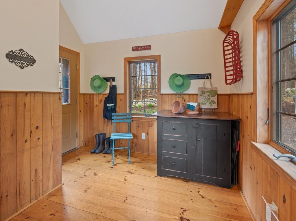 532 B Hubbardston Road Princeton, MA 01541 - Photo 13 of 41 a room with a table and chair