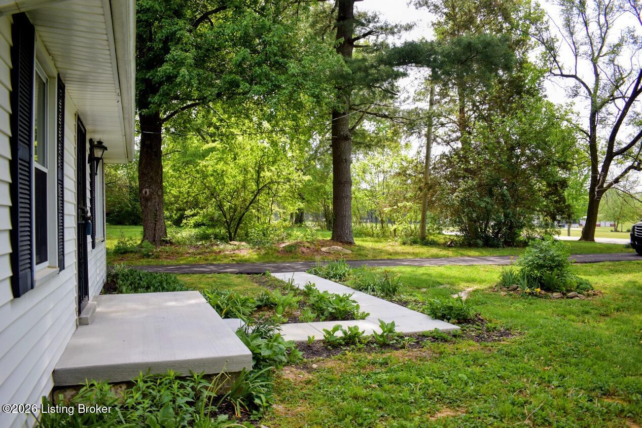 8909 Independence School Road Louisville, KY 40228 - Photo 2 of 32 DSC_0153 Copy (1)