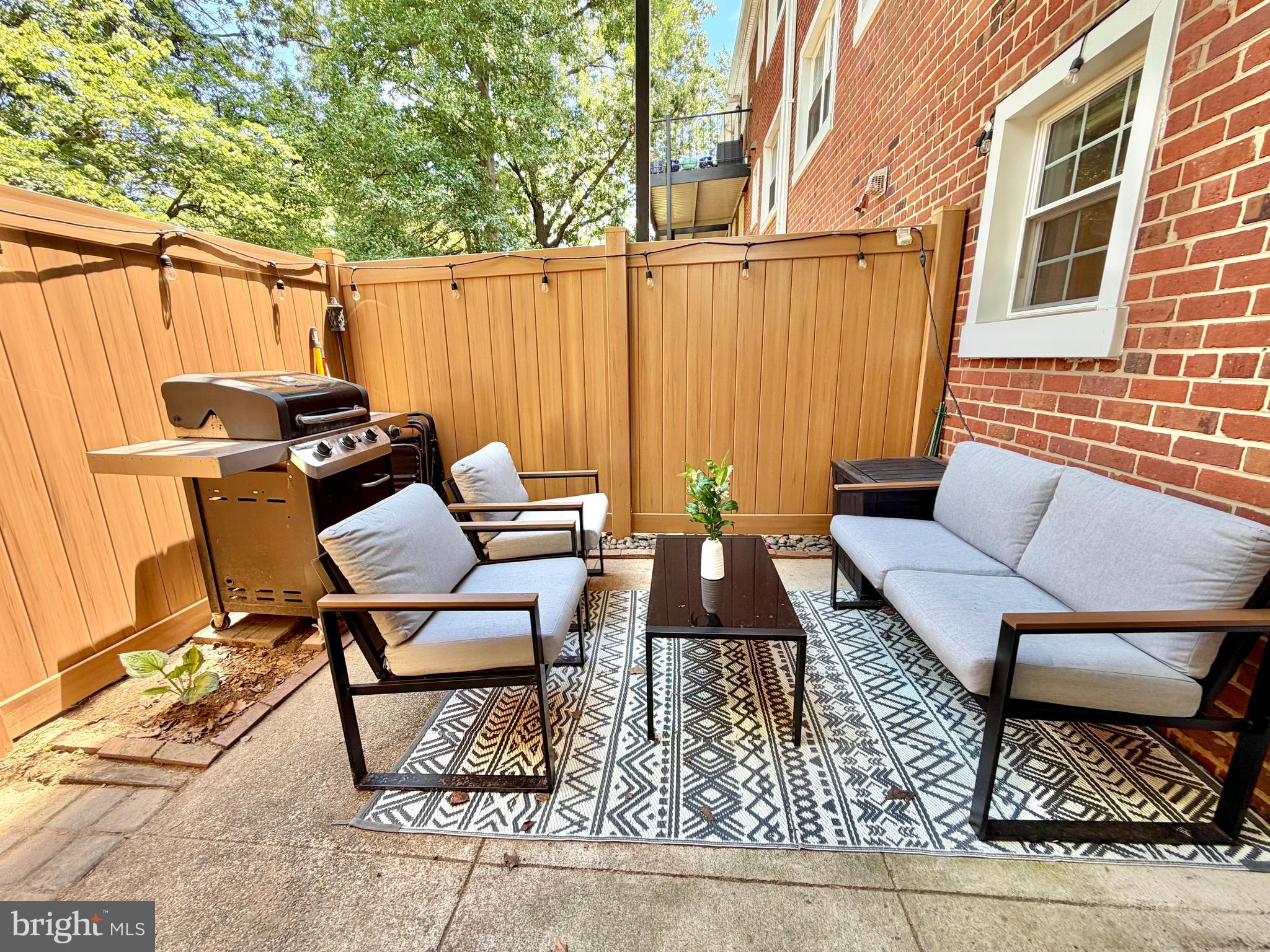 4630 28th Road South, Unit C Arlington, VA 22206 - Photo 29 of 40 Covered Patio - Patio Furniture & Grill Convey)