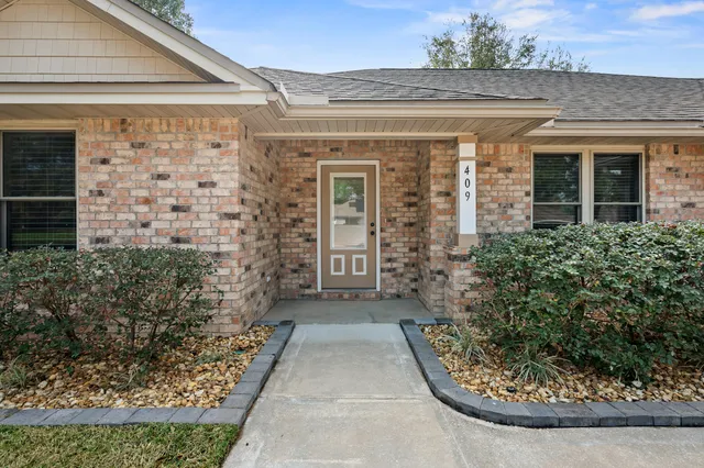 $300,000 | 409 Serene Court, Crestview, FL 32539