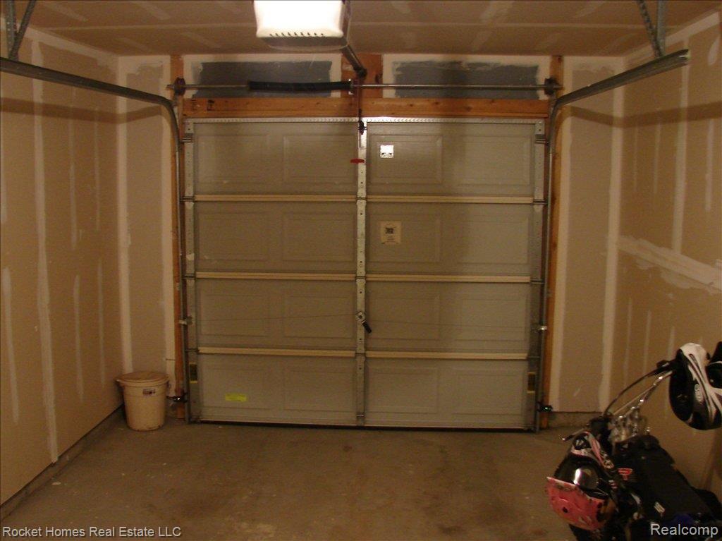 11840 Farmington Road Livonia, MI 48150 - Photo 17 of 17 Garage