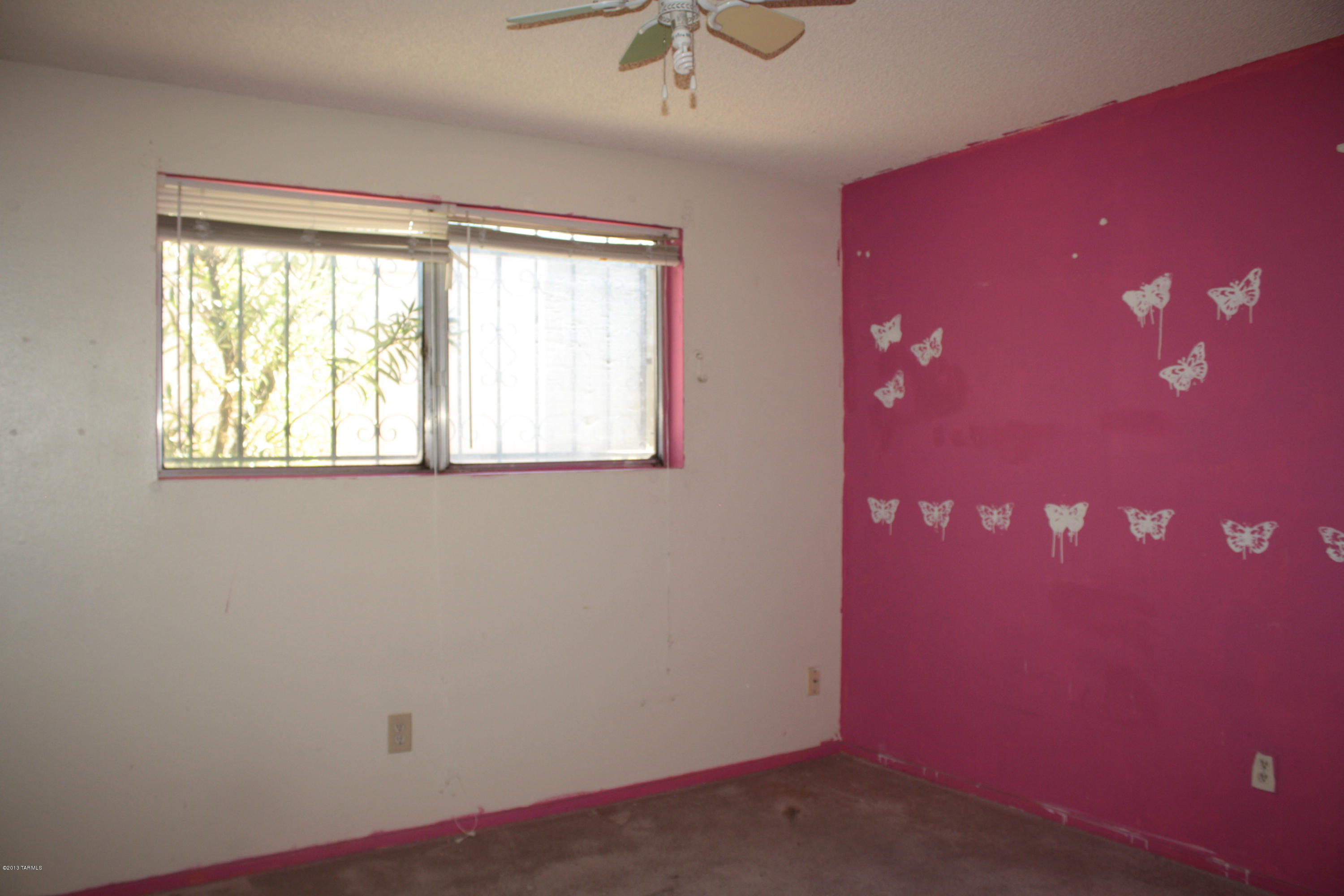 47 East Pastime Road Tucson, AZ 85705 - Photo 9 of 16 a view of a livingroom with an empty space and a window