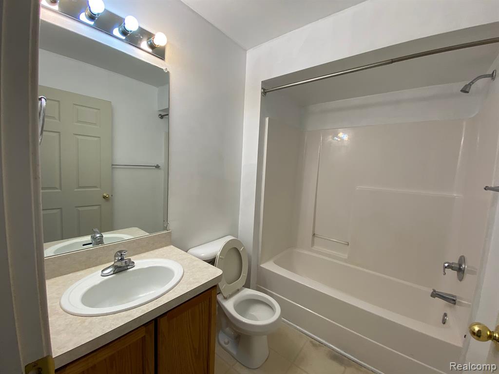 215 Oak Ridge Drive Pontiac, MI 48341 - Photo 14 of 20