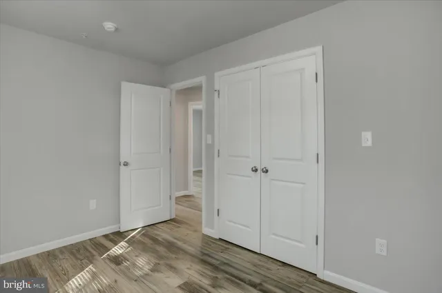 a view of empty room with window