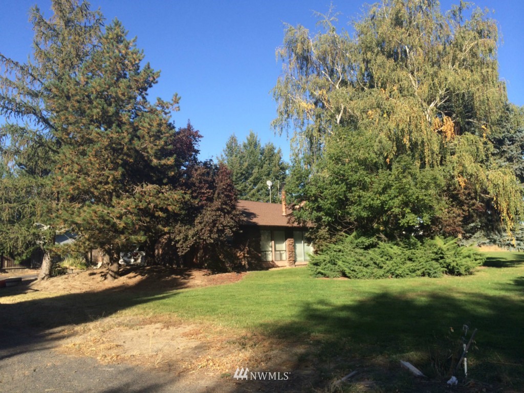 857 South Highland Road Othello, WA 99344 - Photo 1 of 13