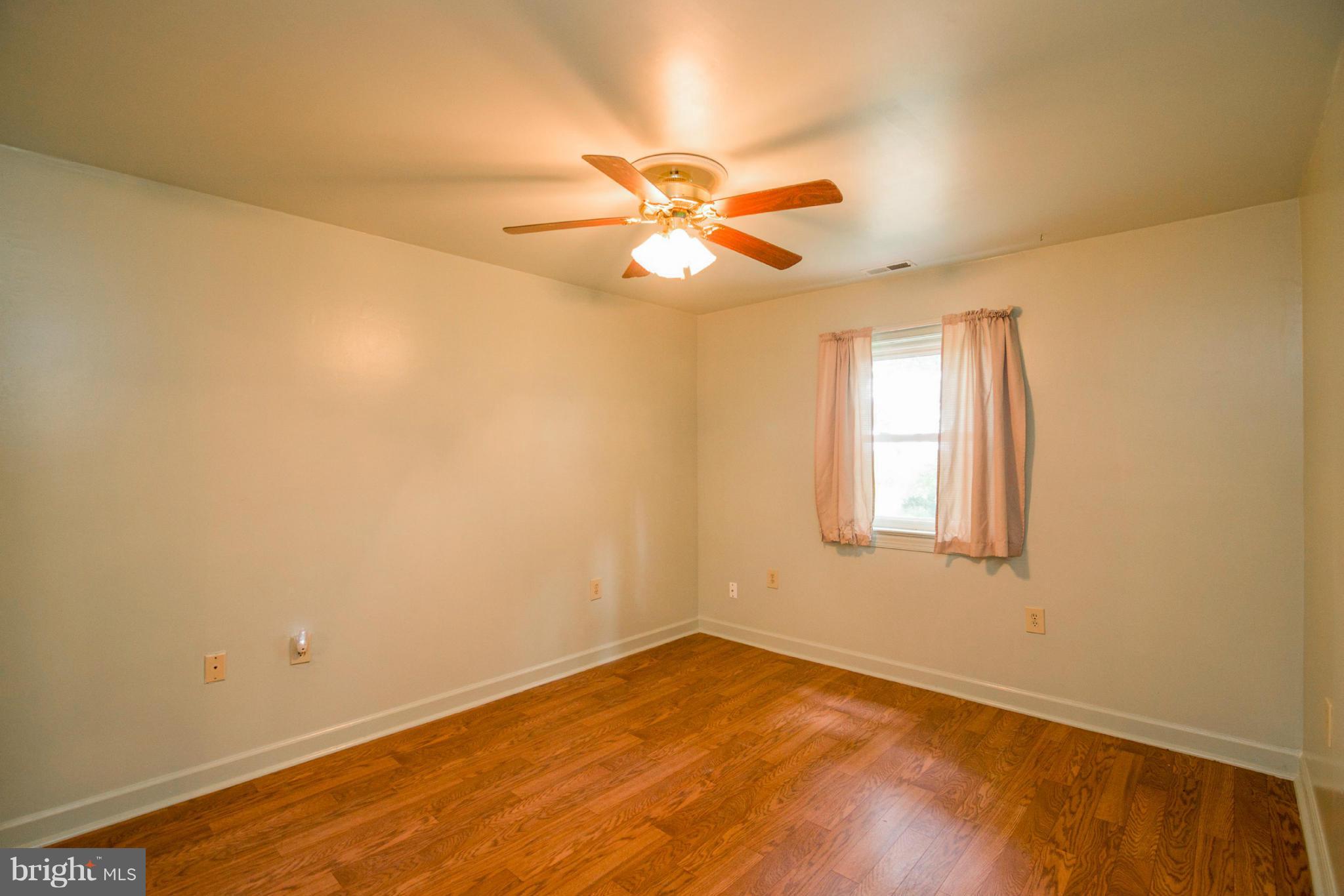 4011 Mills Road Sharpsburg, MD 21782 - Photo 22 of 30 Bedroom