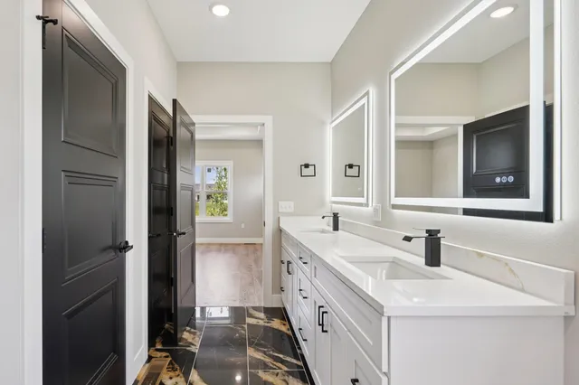 $585,000 | 264 Falcon Court, Sauk City, WI 53583